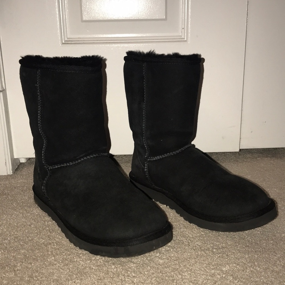 Black UGGS size 8